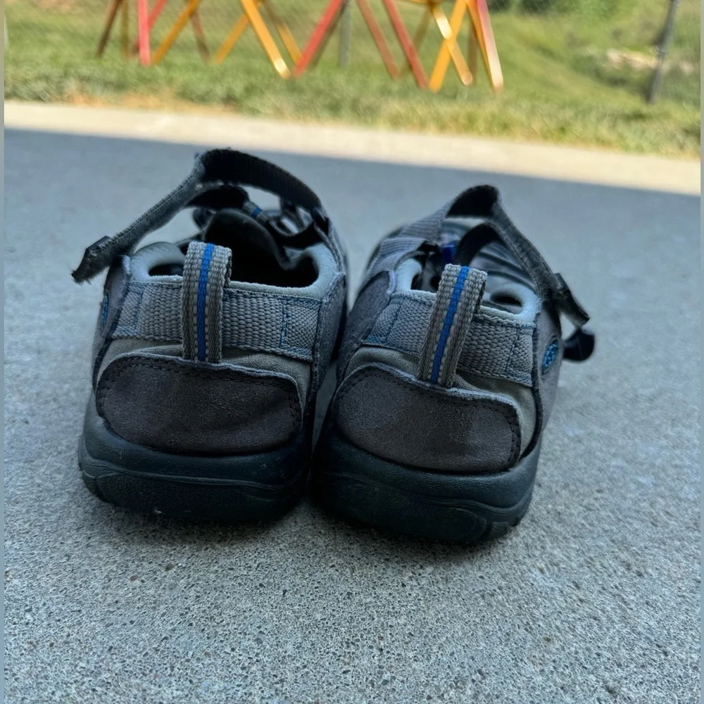 Keen Closed Toe Waterproof Sandals Adjustable Gray Size 6